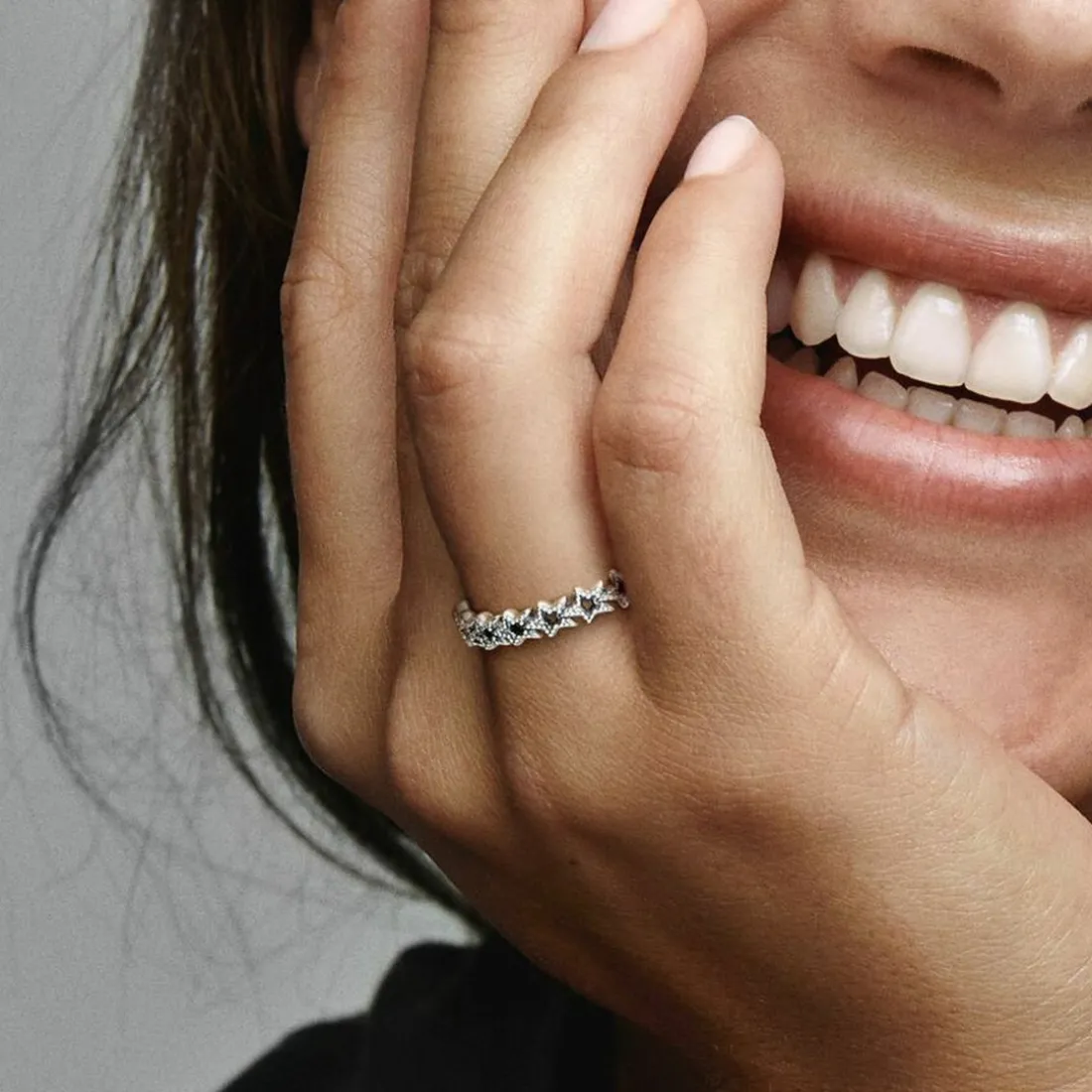 Bague Pandora Moments Couronne d'Étoiles noires Asymétriques - Argent