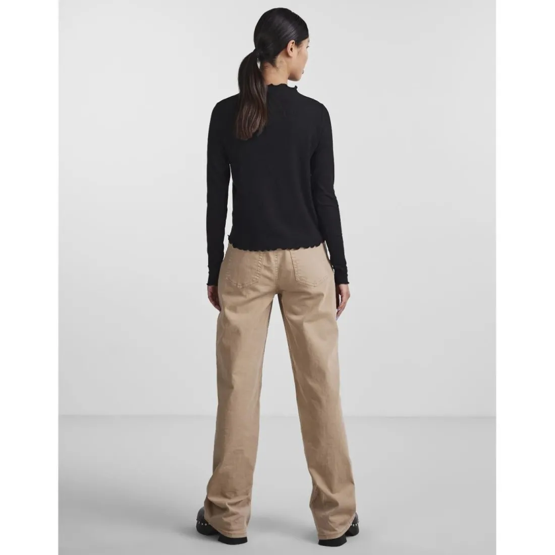 Blouse manches longues col haut noir en viscose Juno
