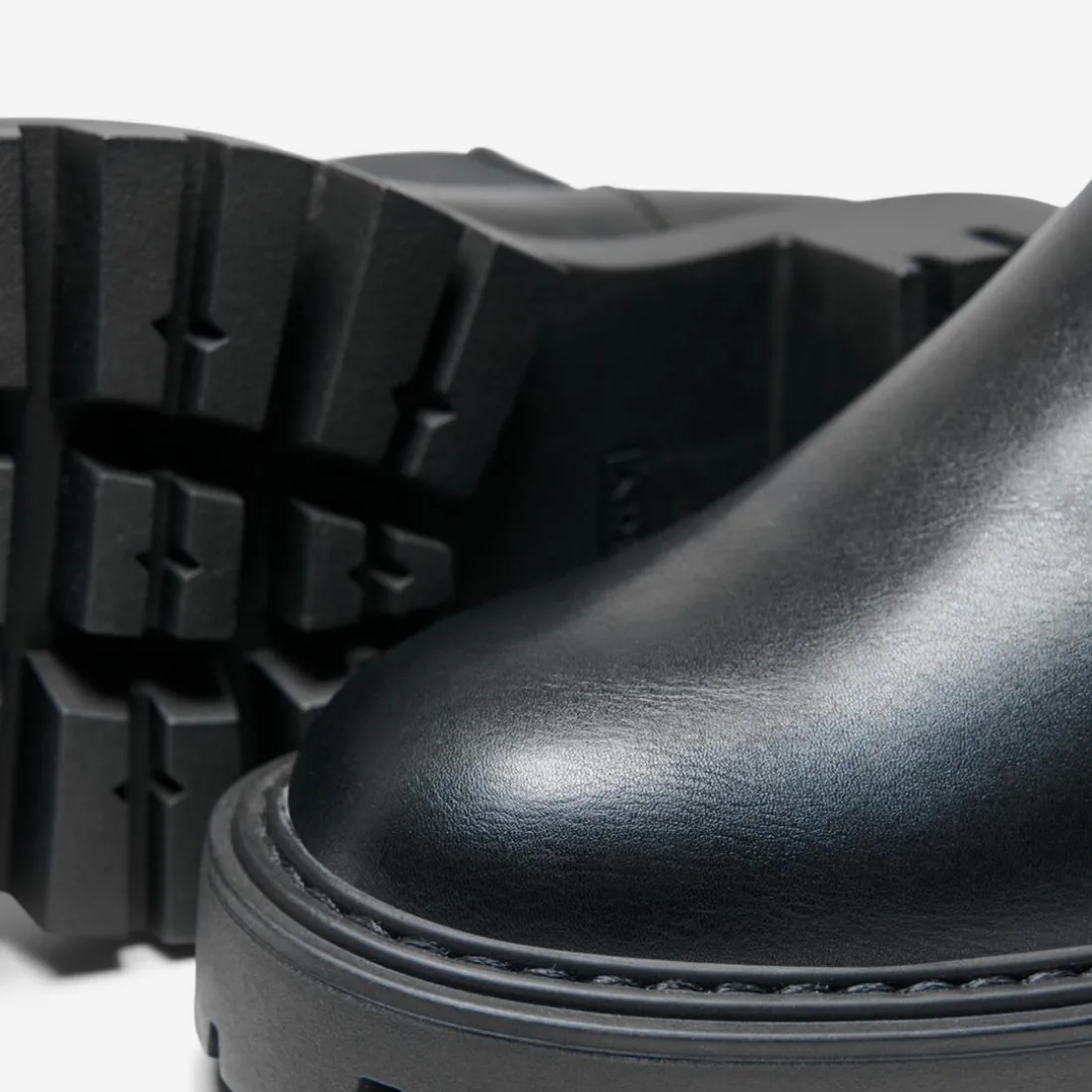 Bottes femme Bout en amande noir Demi