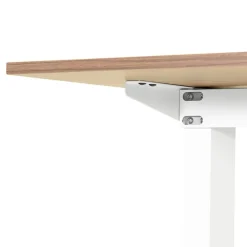 Bureau réglable en hauteur 'OSMOSE' en bois finition naturelle et métal blanc