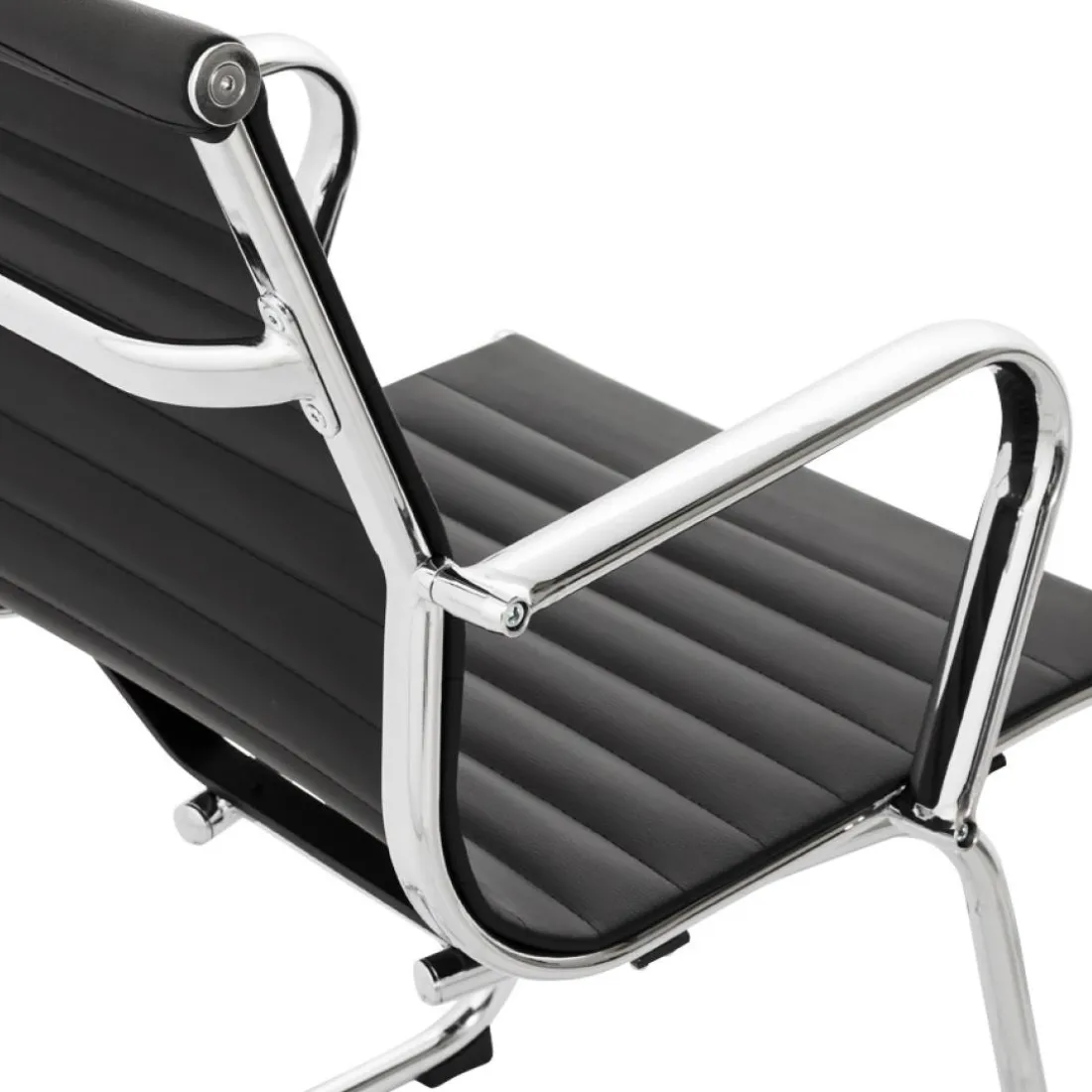 Chaise de bureau design 'GIGA' en matière synthétique noire
