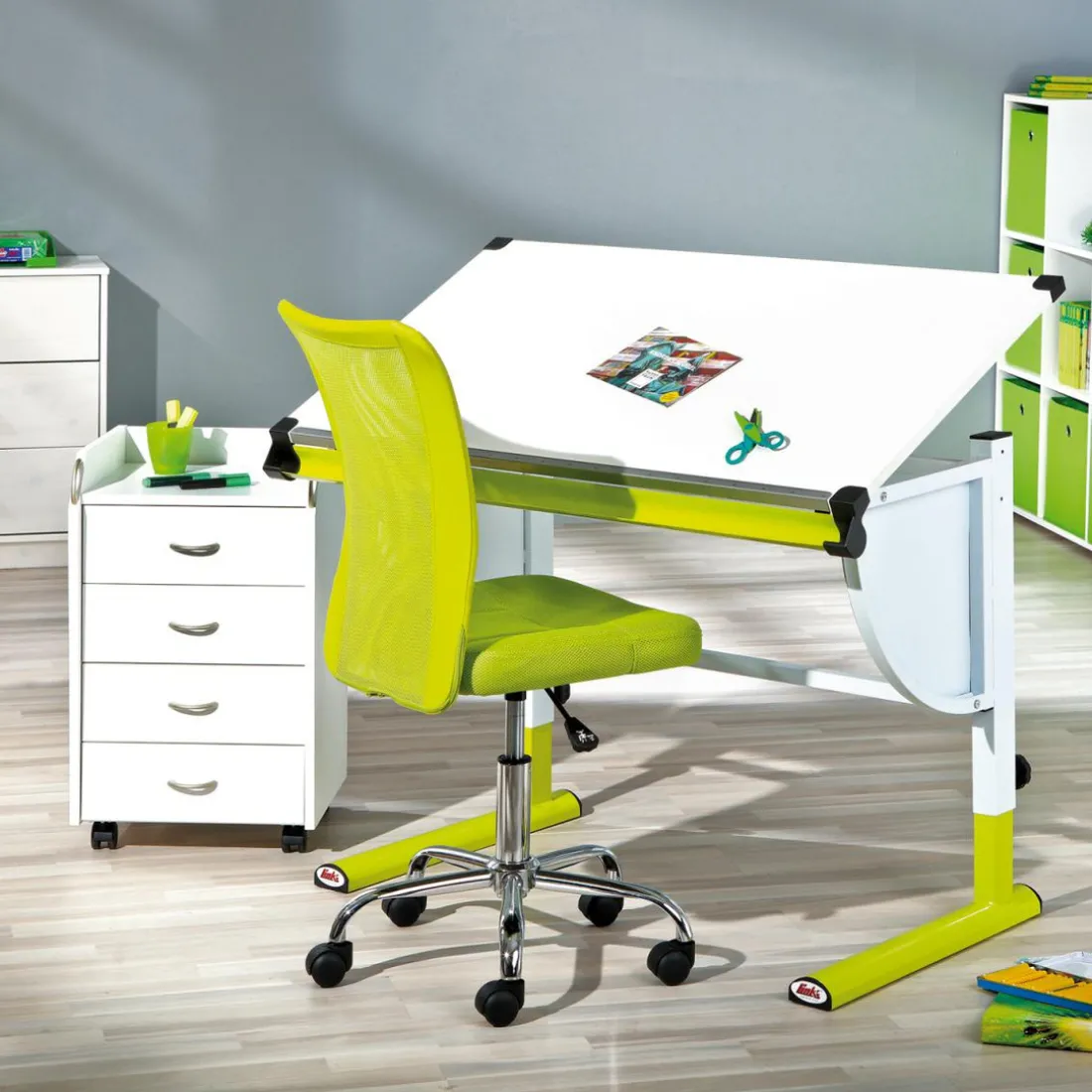 Chaise de bureau enfant à roulettes Vert DUTEL