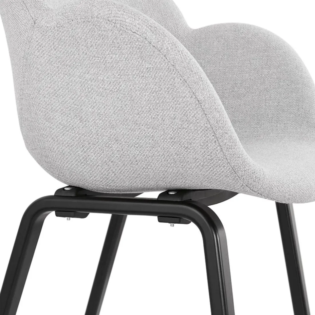 Chaise design avec accoudoirs 'SAMY' en tissu gris clair et pieds en bois noir