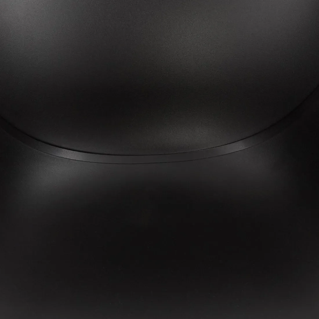 Chaise design 'SATELIT' noire style industriel avec pieds en métal noir