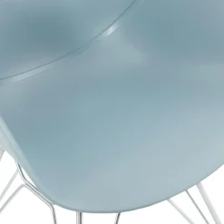 Chaise moderne 'UNAMI' bleue en matière plastique avec pieds en métal chromé