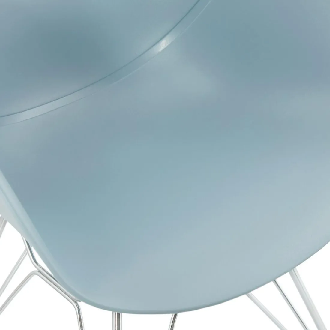Chaise moderne 'UNAMI' bleue en matière plastique avec pieds en métal chromé