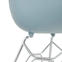 Chaise moderne 'UNAMI' bleue en matière plastique avec pieds en métal chromé