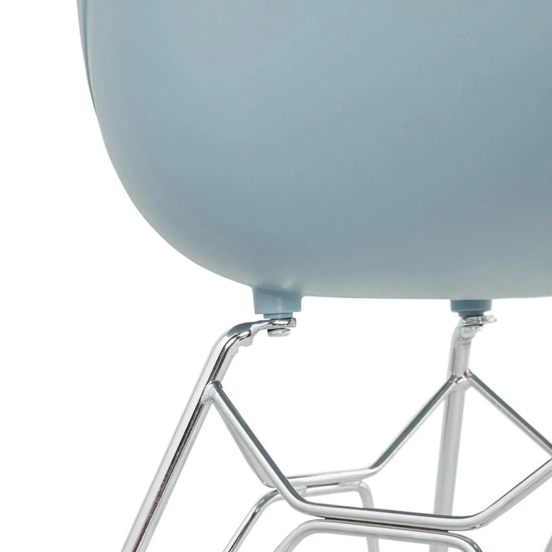 Chaise moderne 'UNAMI' bleue en matière plastique avec pieds en métal chromé