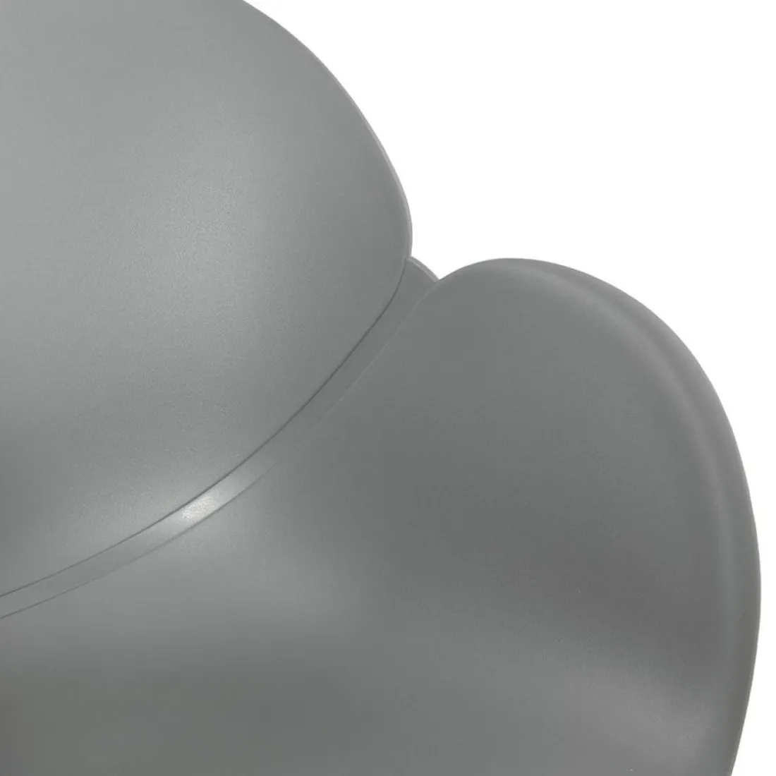 Chaise moderne 'UNAMI' grise en matière plastique avec pieds en métal chromé