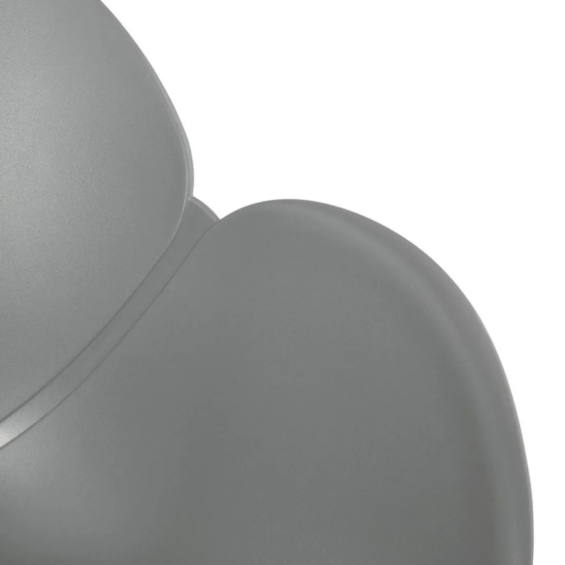 Chaise moderne 'UNAMI' grise en matière plastique avec pieds en métal chromé