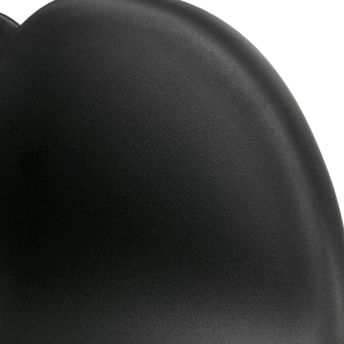 Chaise moderne 'UNAMI' noire en matière plastique avec pieds en métal chromé