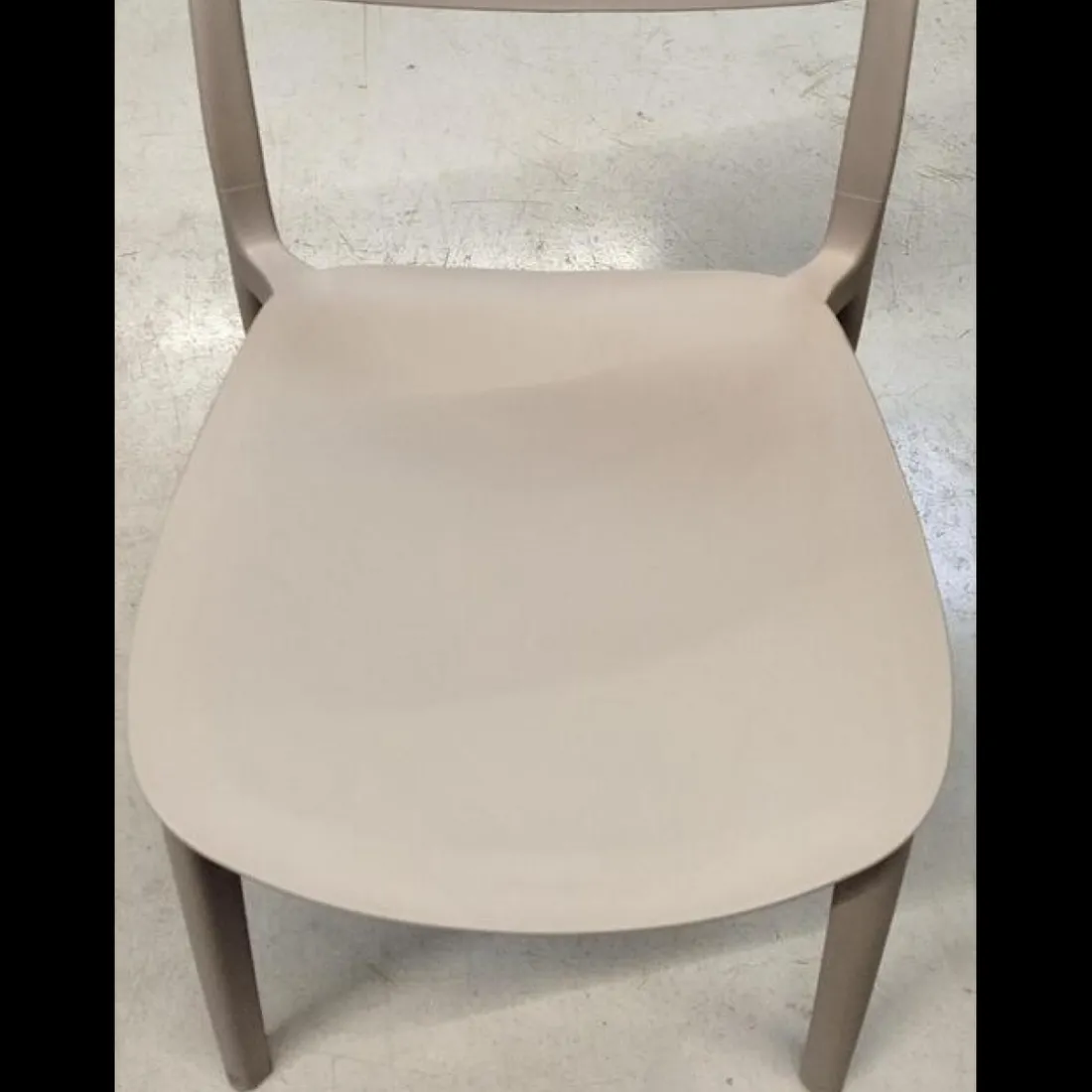Chaise Plasta taupe