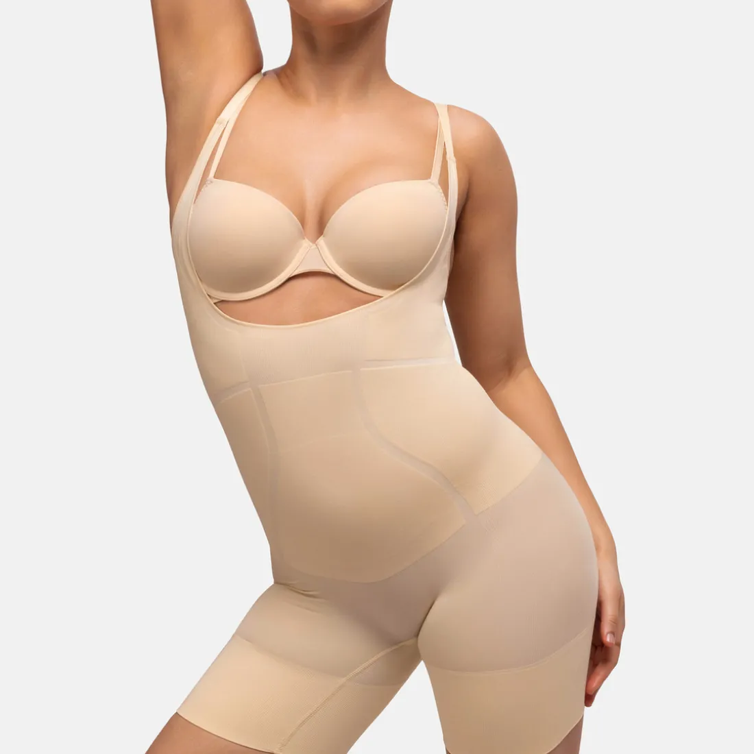 combinaison gainante à poitrine ouvert beige