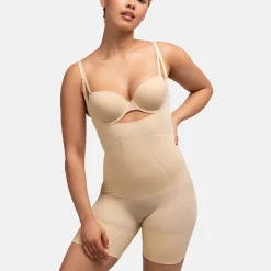 combinaison gainante à poitrine ouvert beige