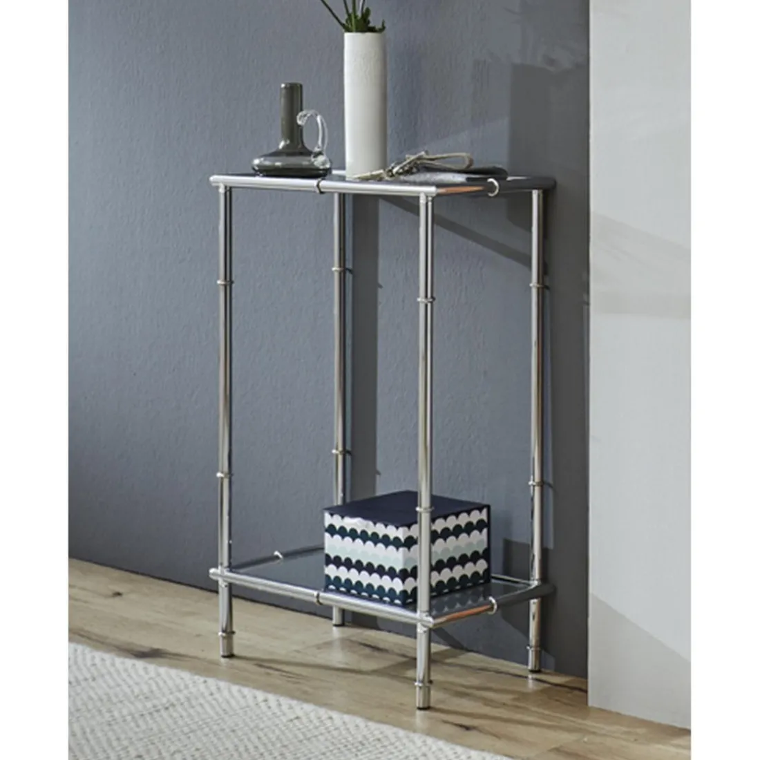 Console chromée avec plateaux en verre trempé transparent et structure en métal