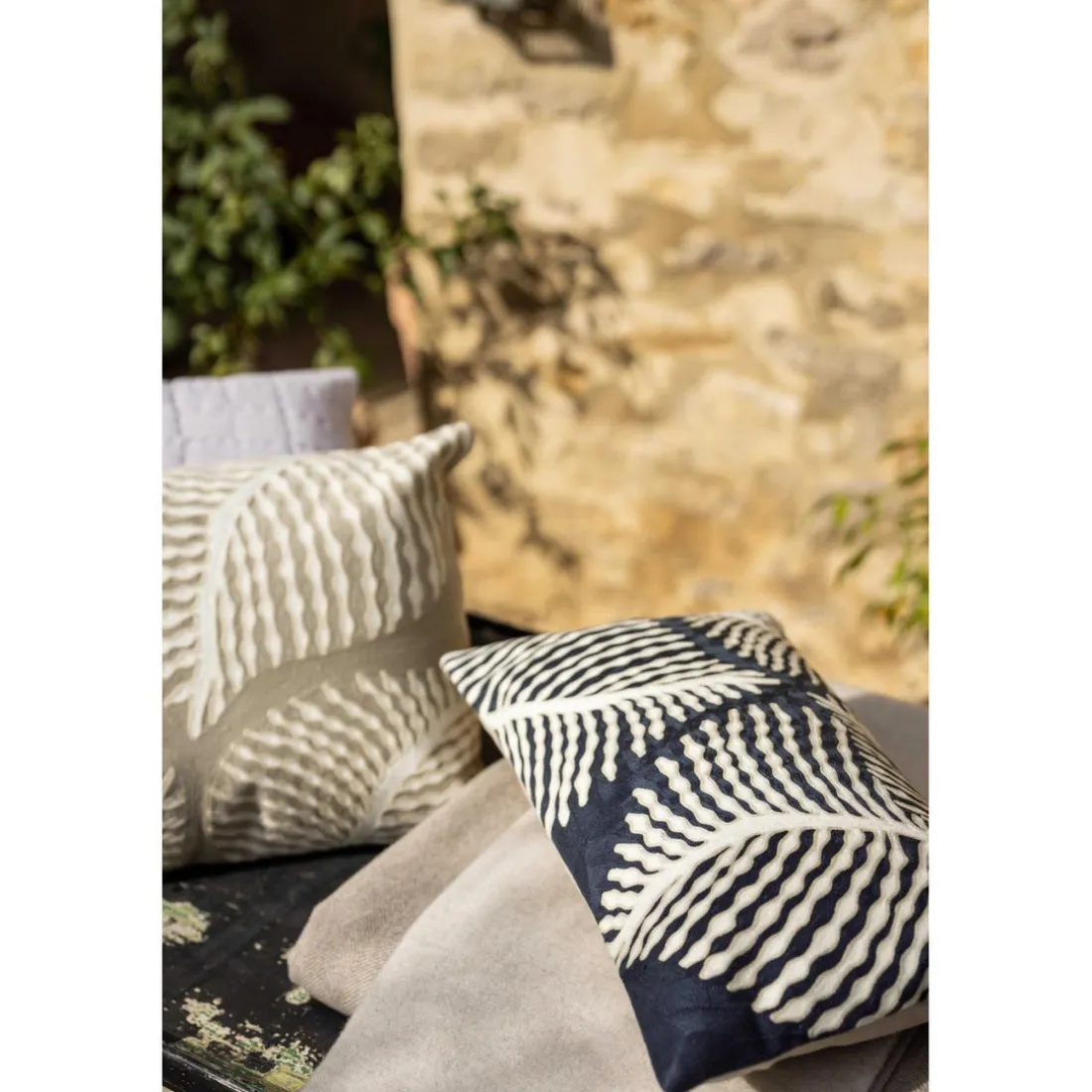Coussin brodé FLORA Marine