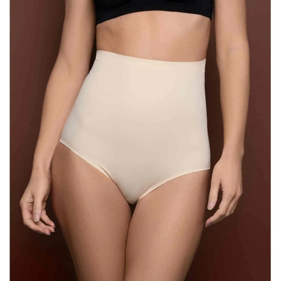 Culotte haute push-up fesses chair