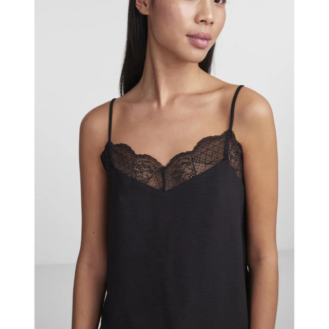 Débardeur spaghetti col en v noir Lily