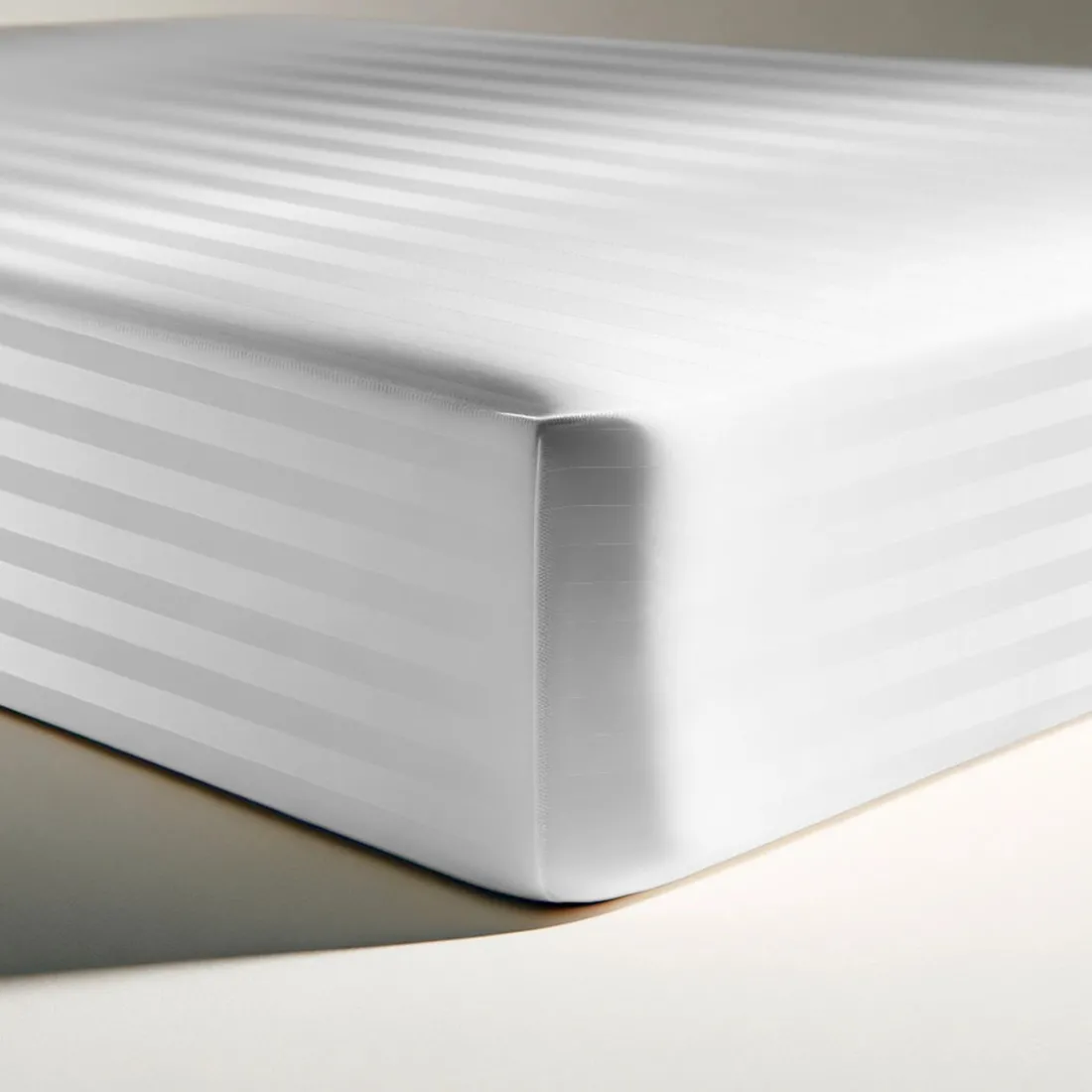Drap Housse Grand Bonnet Satin De Coton rayé TERTIO® -Blanc