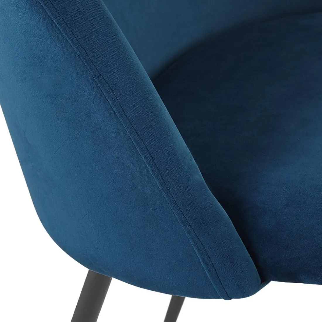 Fauteuil lounge 'MERMAID' en velours bleu et pieds en métal noir