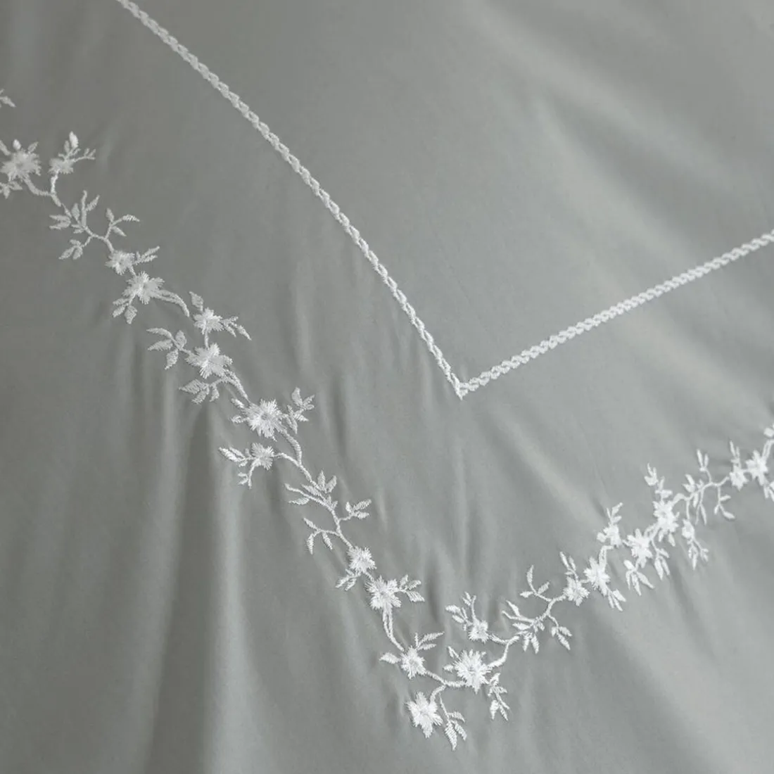 Housse de couette en percale de coton ADELE fleurs brodées et torsades- gris
