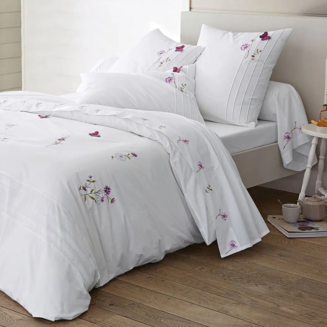 Housse de couette percale de coton broderies et plis plats DR.LORENZA - Blanc