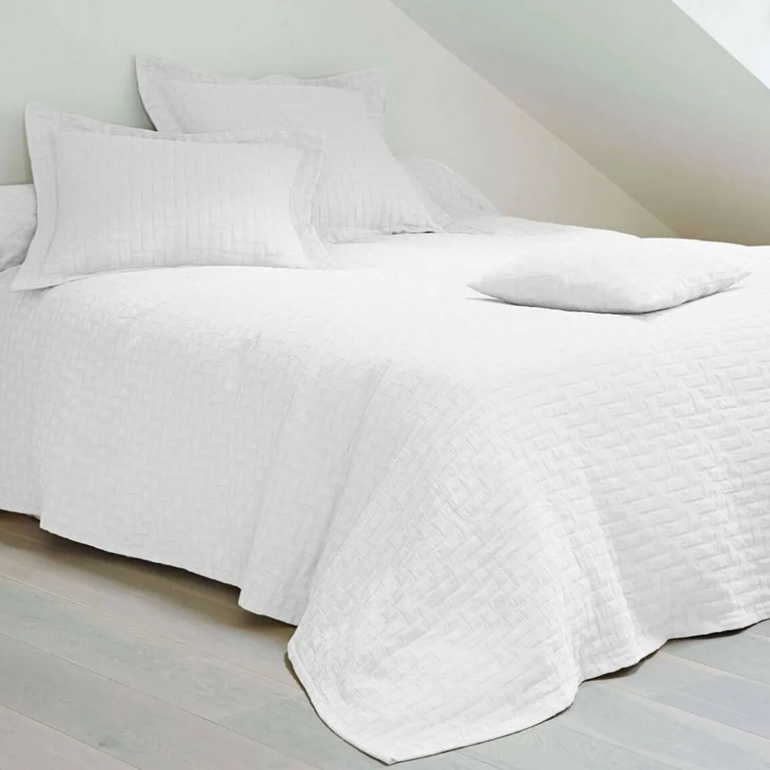 Jeté de lit tissé en coton jacquard floqué CL.LADRI - Blanc