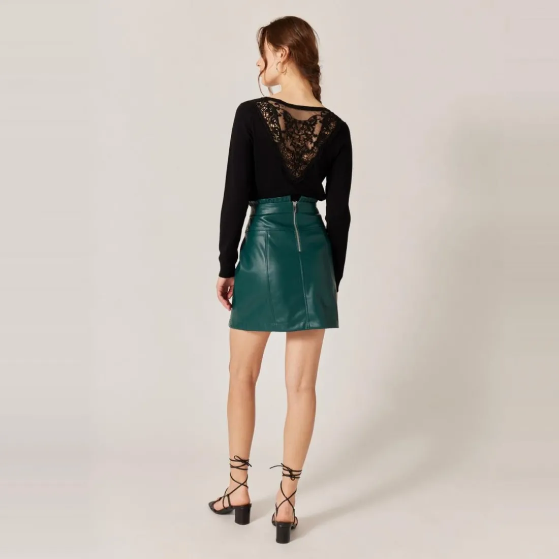Jupe courte droite en simili vert
