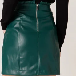 Jupe courte droite en simili vert