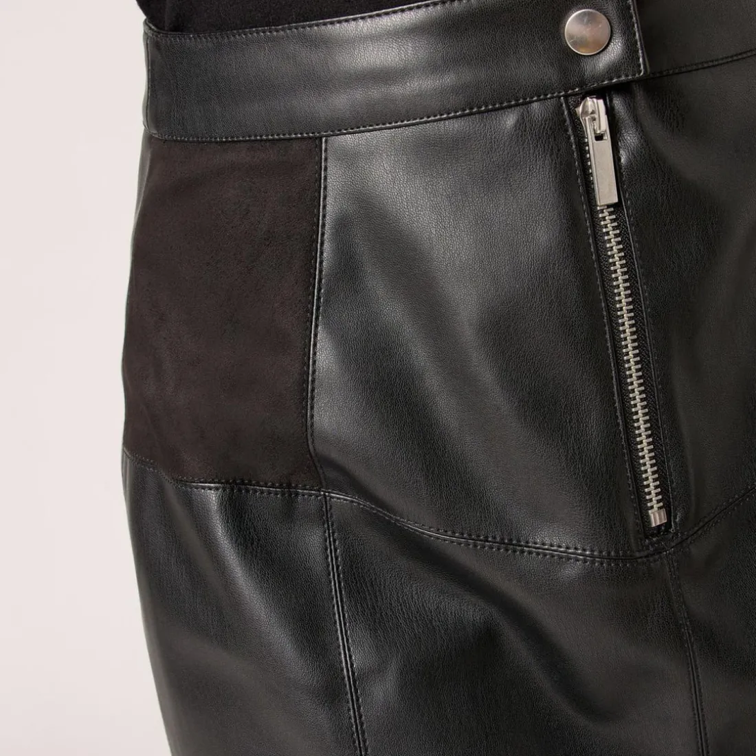 Jupe courte droite noir en simili
