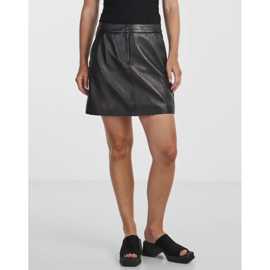 Jupe en cuir noir