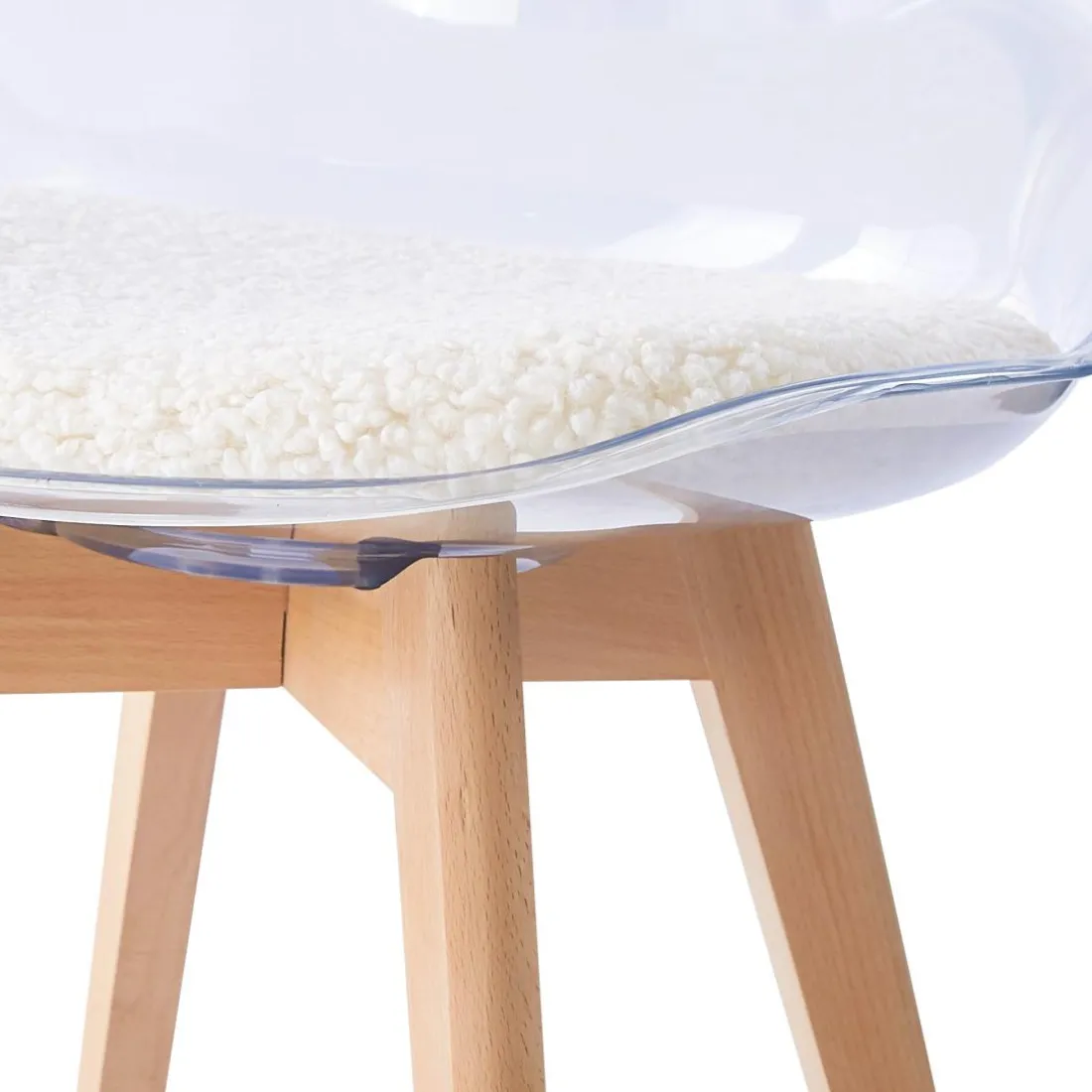 La chaise CARMEN avec design scandinave
