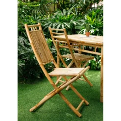 La chaise MEDAN design moderne et sa structure en bois massif