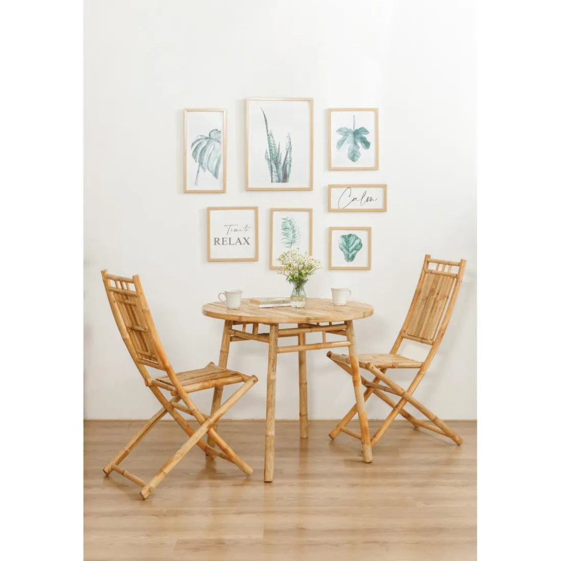 La chaise MEDAN design moderne et sa structure en bois massif