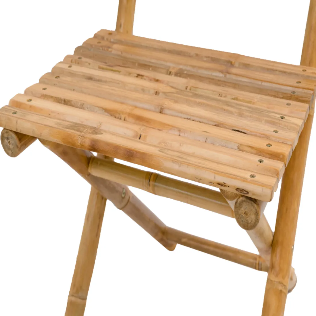 La chaise MEDAN design moderne et sa structure en bois massif