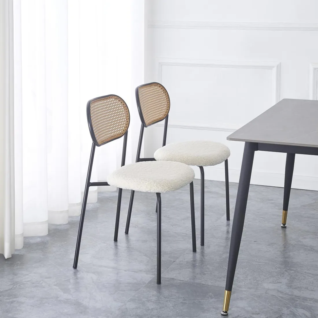La chaise OREBRO design moderne et son élégant alliage de matières