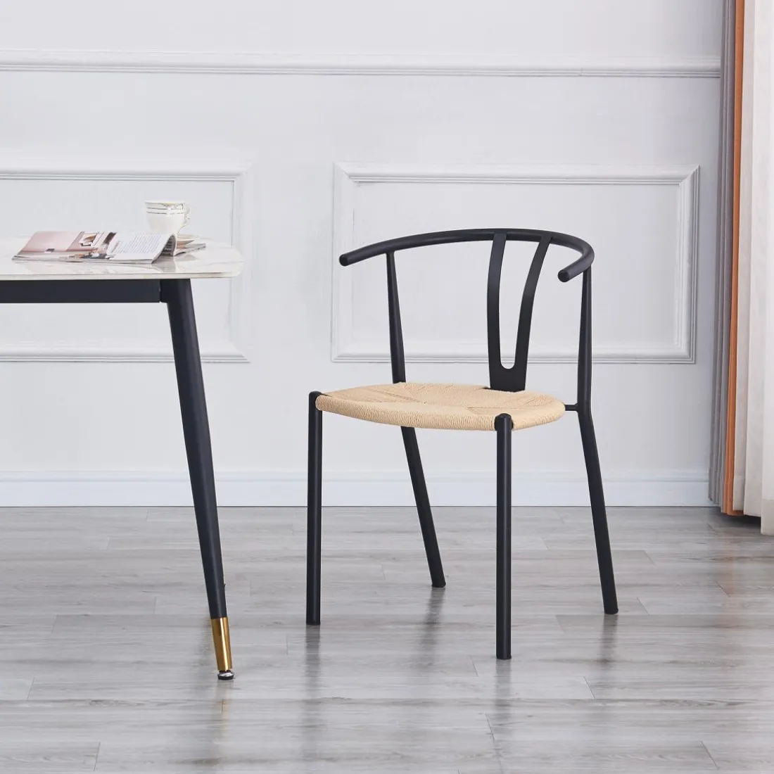 La chaise SUKI design moderne et élégant alliage de matières