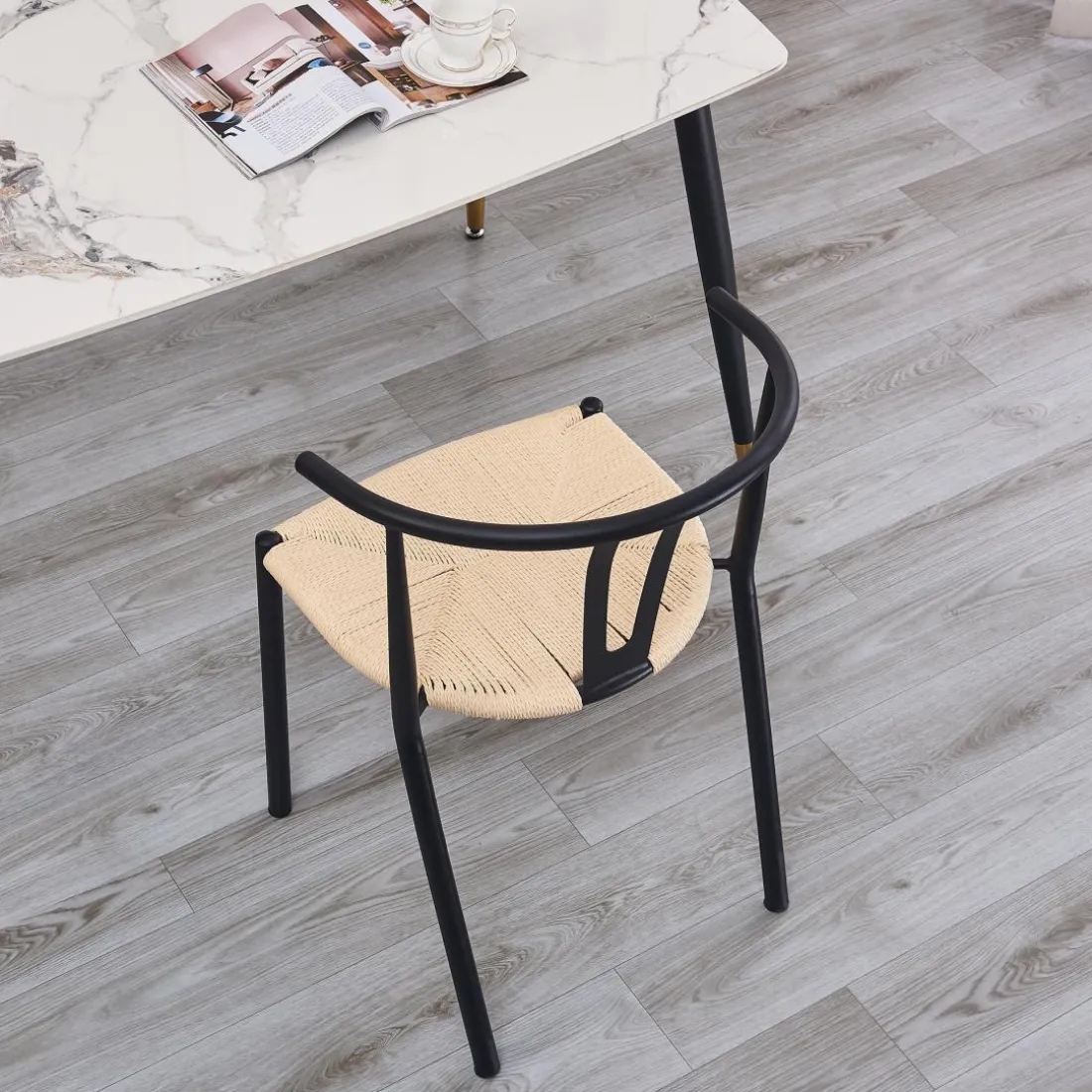 La chaise SUKI design moderne et élégant alliage de matières