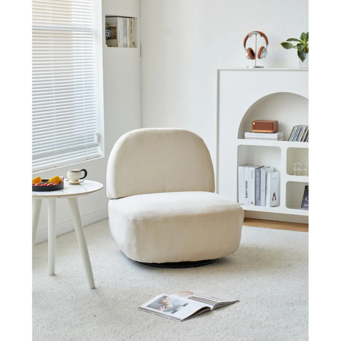 Le fauteuil de salon KAMPALA avec son design moderne beige