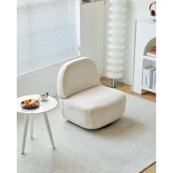 Le fauteuil de salon KAMPALA avec son design moderne beige
