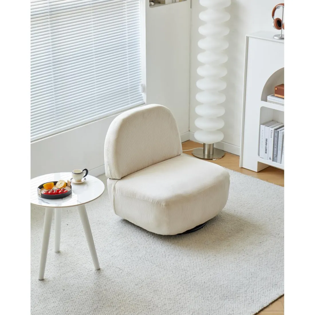 Le fauteuil de salon KAMPALA avec son design moderne beige