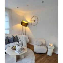 Le fauteuil de salon KAMPALA avec son design moderne beige