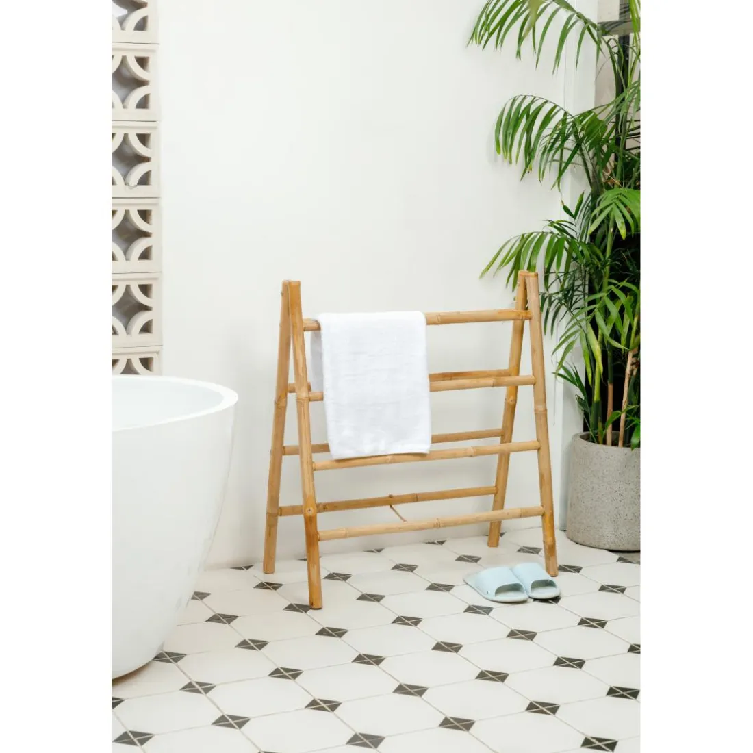 Le porte serviette LANGKAWI design moderne et scandinave 4 niveaux larges et profonds