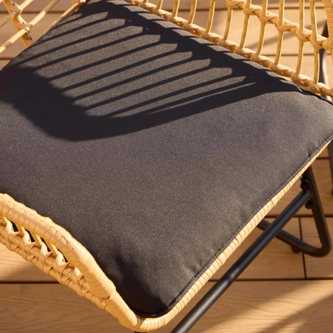 Le salon de jardin DANANG style scandinave et sa couleur noire intemporelle
