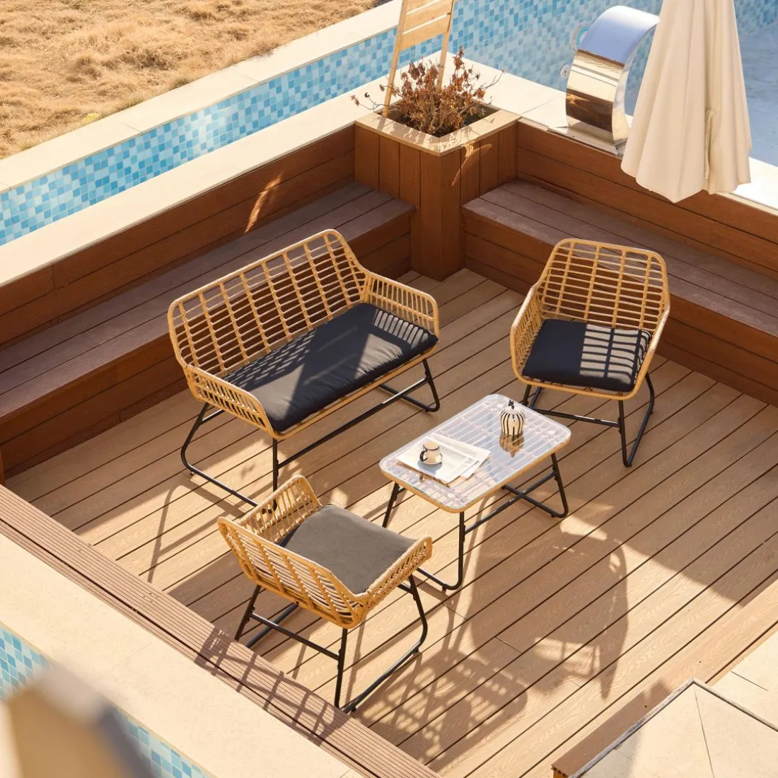Le salon de jardin DANANG style scandinave et sa couleur noire intemporelle