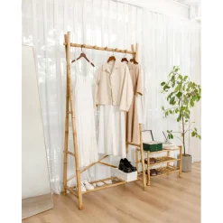 Le vestiaire KUANTAN avec son design moderne et épuré structure en bois massif