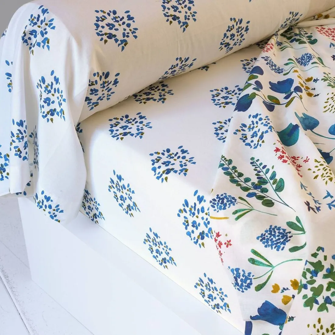 Linge de lit en coton TANIA fleurs bleues