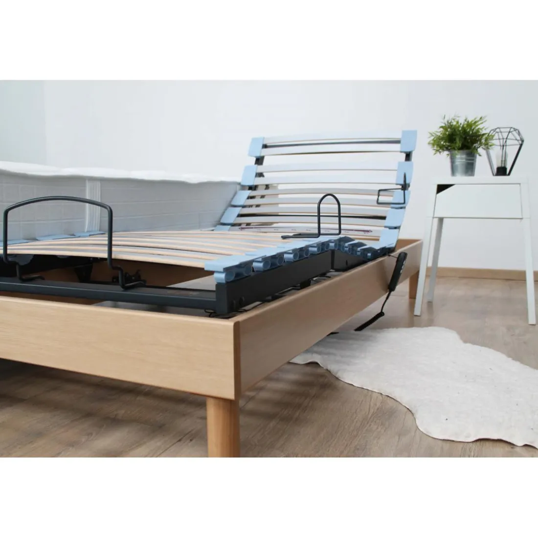 Lit de Relaxation Matelas Mousse à Mémoire de Forme et Sommier Electrique à Lattes Hêtre RUHE