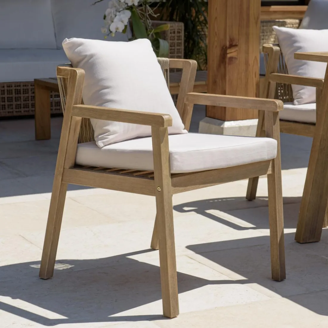 Lot de 2 fauteuils acacia beige coussins gris CELESTIN