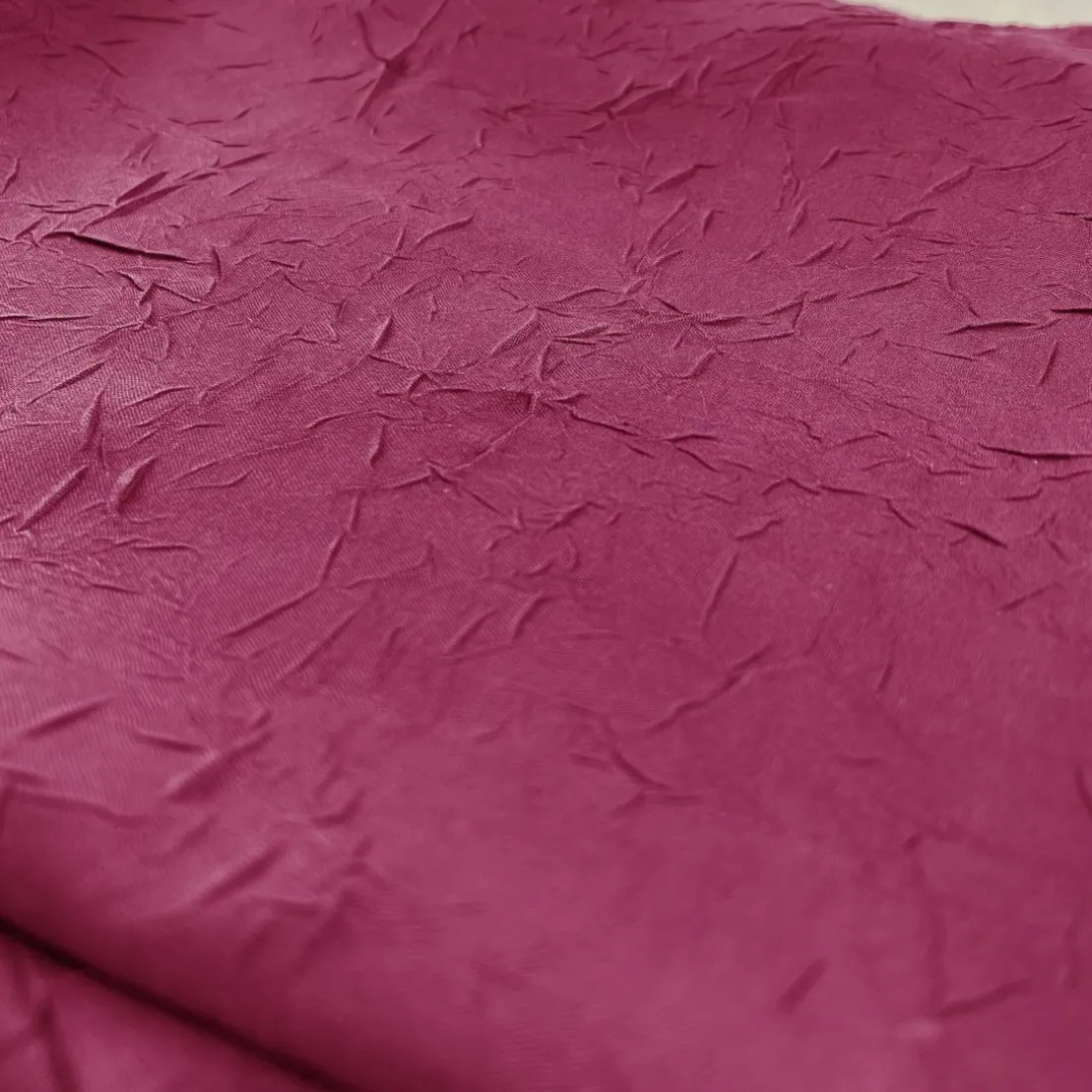 Lot de 3 serviettes de table FONTANA polyester froissé violet prune
